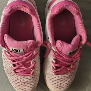 Nike Airmax Cage Advantage Tennis Shoe